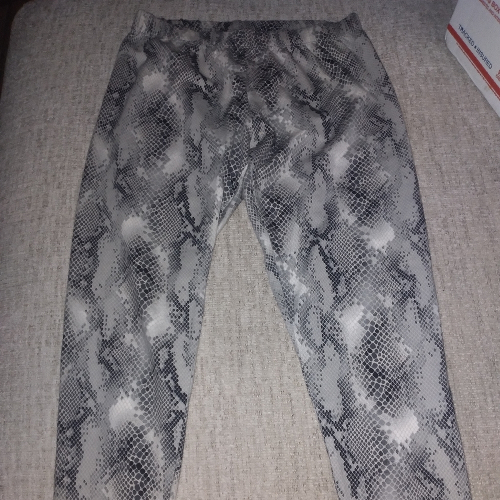❤3 for 30❤Grey snake print leggings